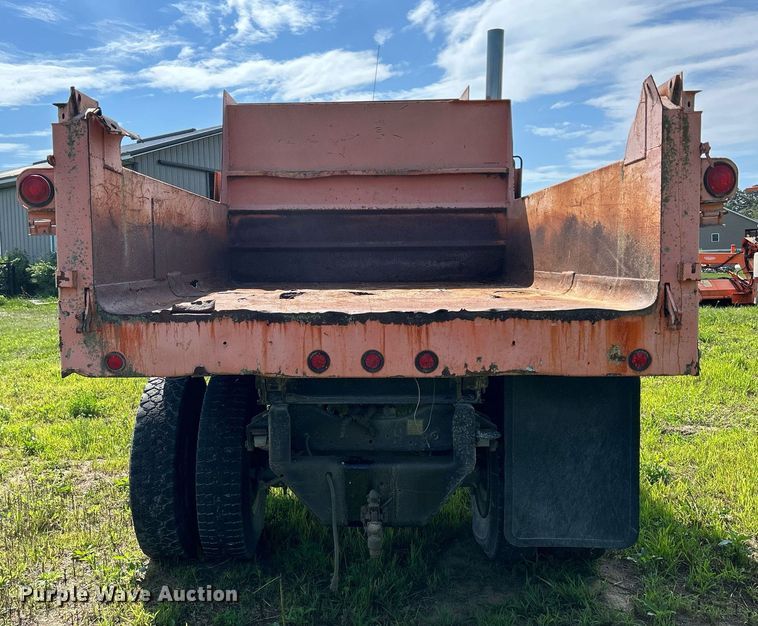 image for item DQ0867 1986 Ford L8000  dump truck