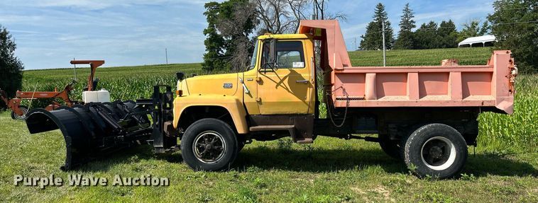 image for item DQ0867 1986 Ford L8000  dump truck