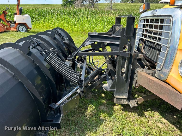 image for item DQ0867 1986 Ford L8000  dump truck