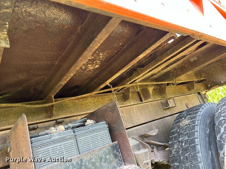 image for item DQ0867 1986 Ford L8000  dump truck