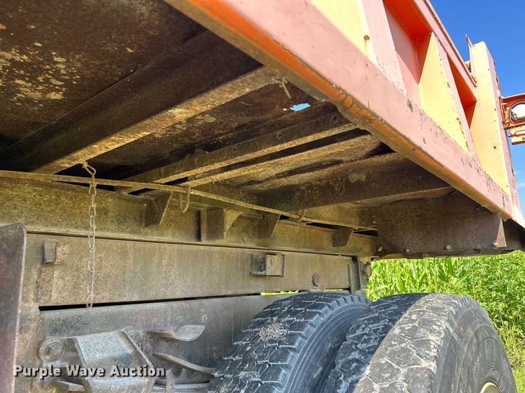 image for item DQ0867 1986 Ford L8000  dump truck