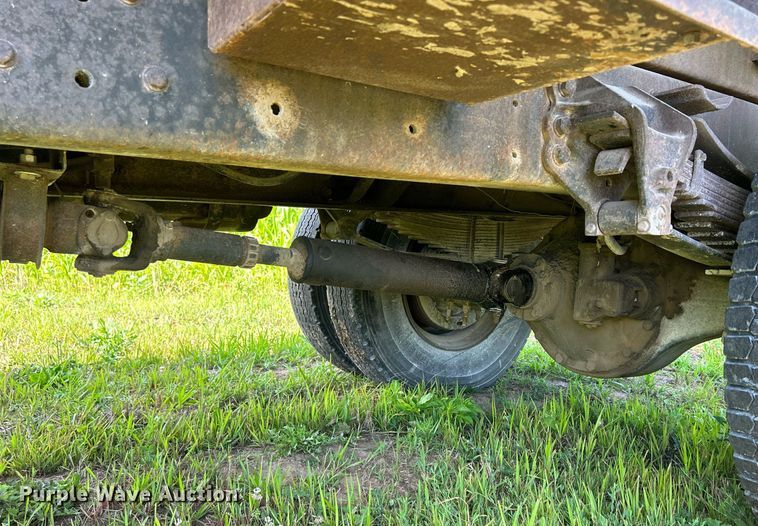 image for item DQ0867 1986 Ford L8000  dump truck