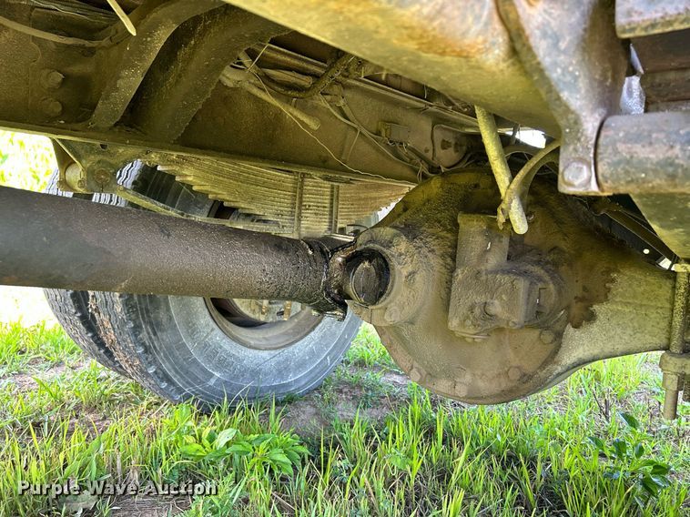 image for item DQ0867 1986 Ford L8000  dump truck