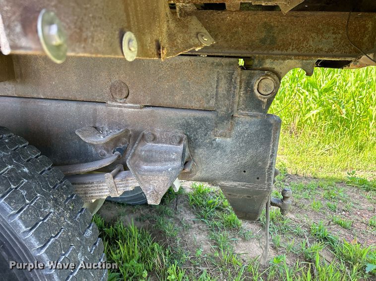 image for item DQ0867 1986 Ford L8000  dump truck