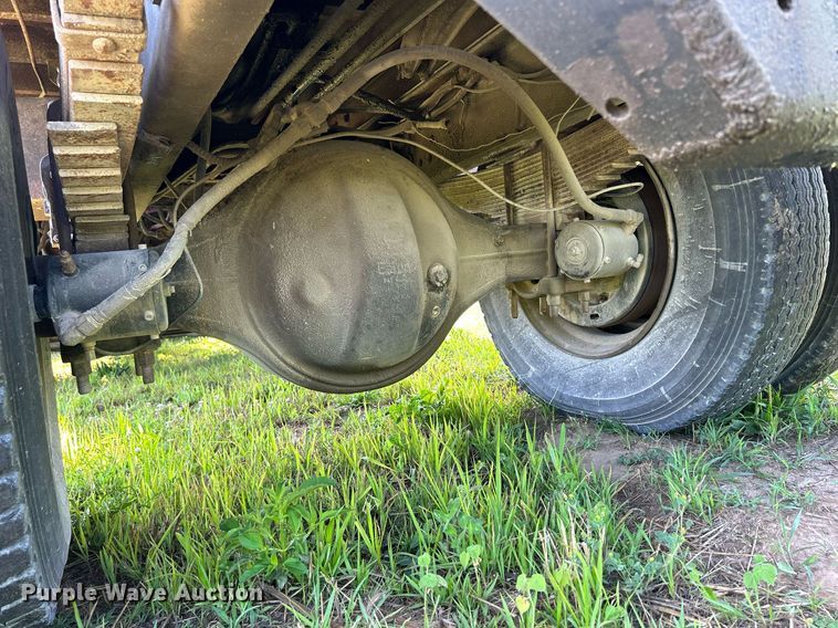 image for item DQ0867 1986 Ford L8000  dump truck