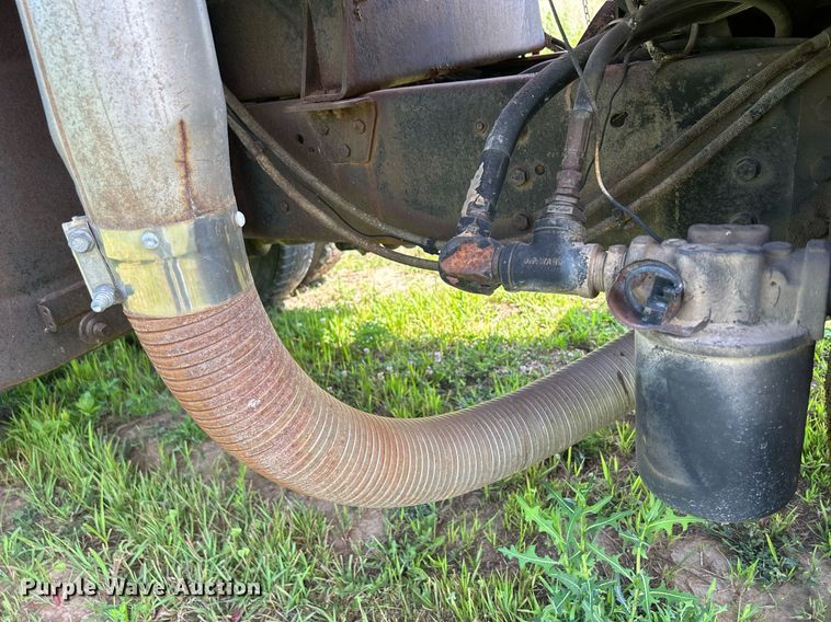 image for item DQ0867 1986 Ford L8000  dump truck