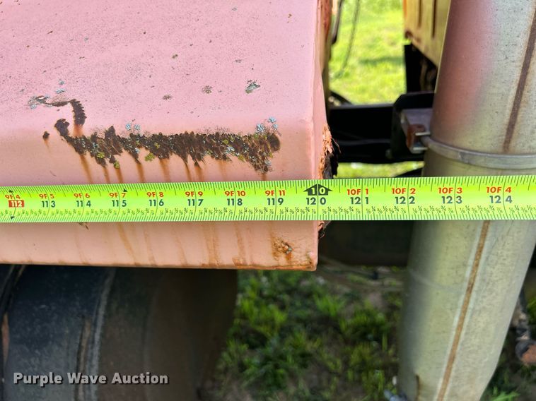 image for item DQ0867 1986 Ford L8000  dump truck