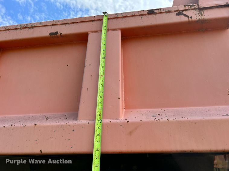 image for item DQ0867 1986 Ford L8000  dump truck