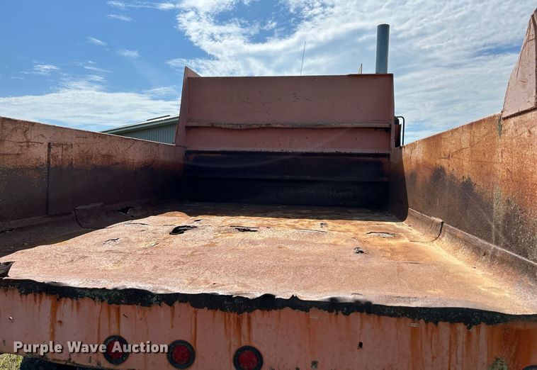 image for item DQ0867 1986 Ford L8000  dump truck