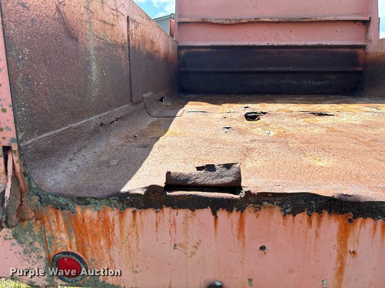 image for item DQ0867 1986 Ford L8000  dump truck