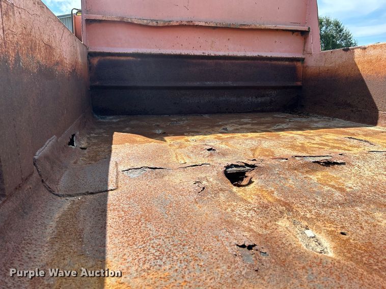 image for item DQ0867 1986 Ford L8000  dump truck