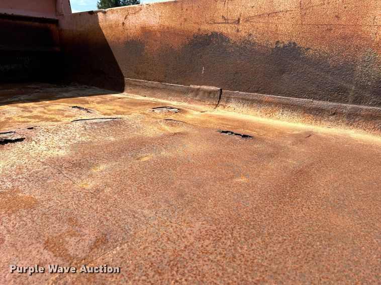 image for item DQ0867 1986 Ford L8000  dump truck