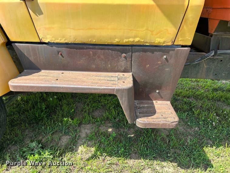 image for item DQ0867 1986 Ford L8000  dump truck