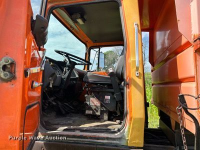 image for item DQ0867 1986 Ford L8000  dump truck