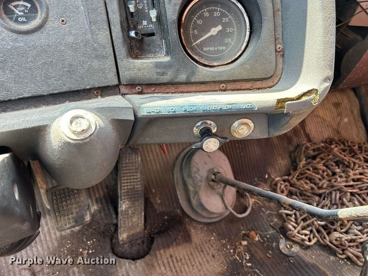 image for item DQ0867 1986 Ford L8000  dump truck