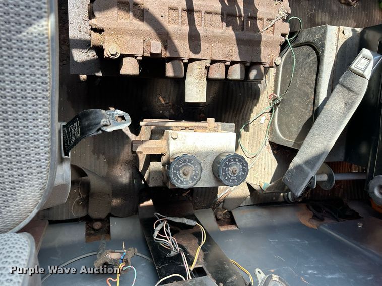 image for item DQ0867 1986 Ford L8000  dump truck