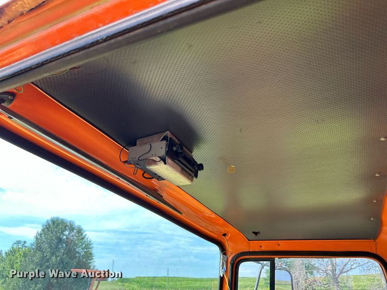 image for item DQ0867 1986 Ford L8000  dump truck