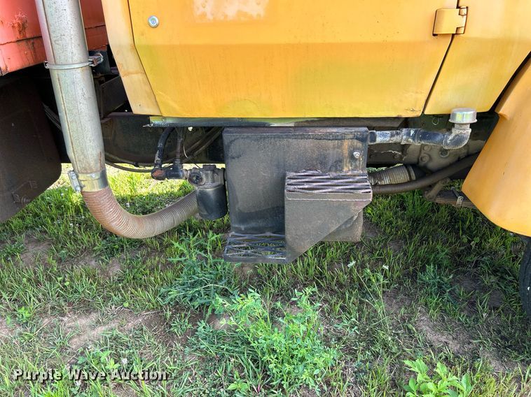 image for item DQ0867 1986 Ford L8000  dump truck