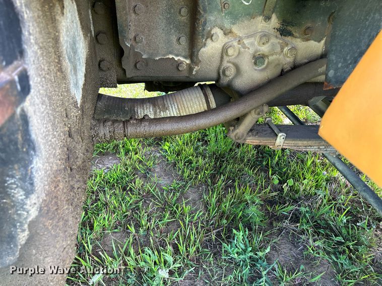 image for item DQ0867 1986 Ford L8000  dump truck