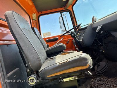 image for item DQ0867 1986 Ford L8000  dump truck