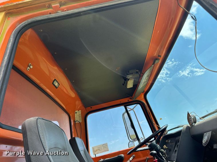 image for item DQ0867 1986 Ford L8000  dump truck