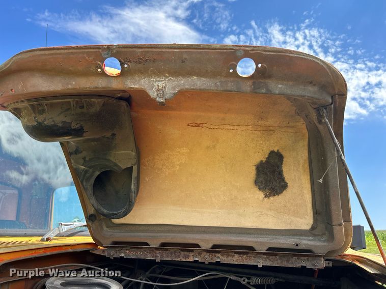 image for item DQ0867 1986 Ford L8000  dump truck