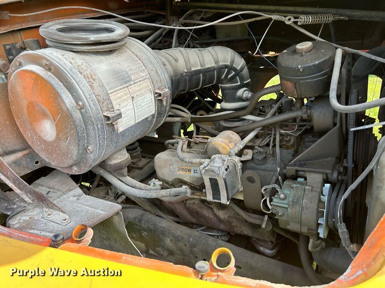 image for item DQ0867 1986 Ford L8000  dump truck