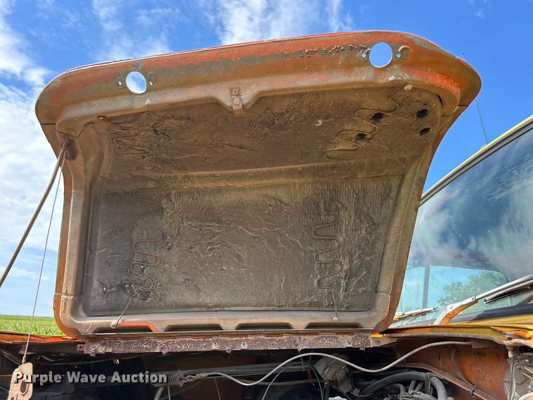 image for item DQ0867 1986 Ford L8000  dump truck