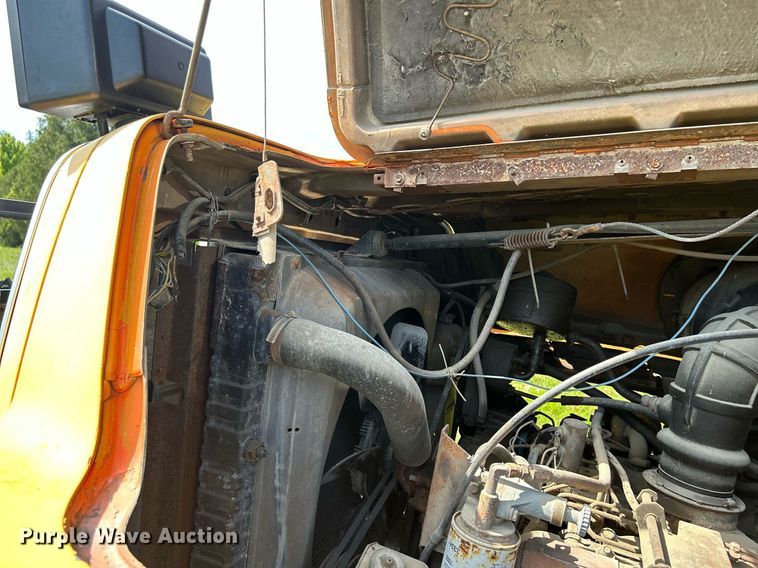 image for item DQ0867 1986 Ford L8000  dump truck