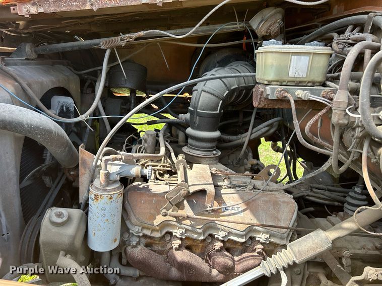 image for item DQ0867 1986 Ford L8000  dump truck