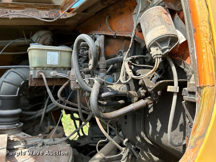 image for item DQ0867 1986 Ford L8000  dump truck