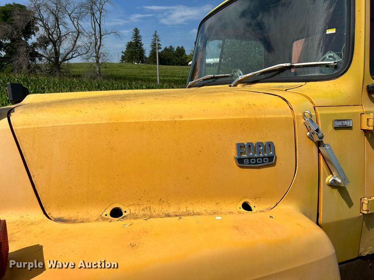 image for item DQ0867 1986 Ford L8000  dump truck