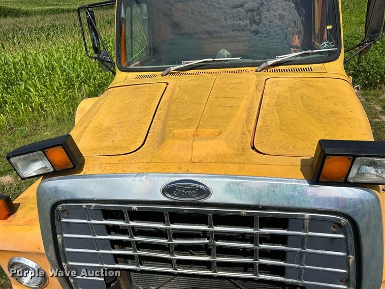 image for item DQ0867 1986 Ford L8000  dump truck