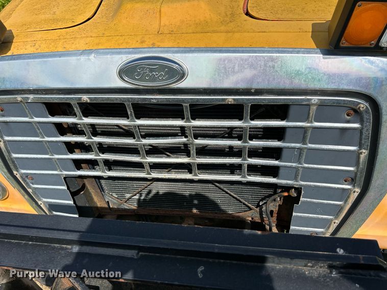 image for item DQ0867 1986 Ford L8000  dump truck