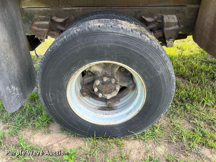 image for item DQ0867 1986 Ford L8000  dump truck