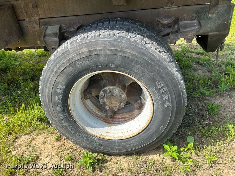 image for item DQ0867 1986 Ford L8000  dump truck