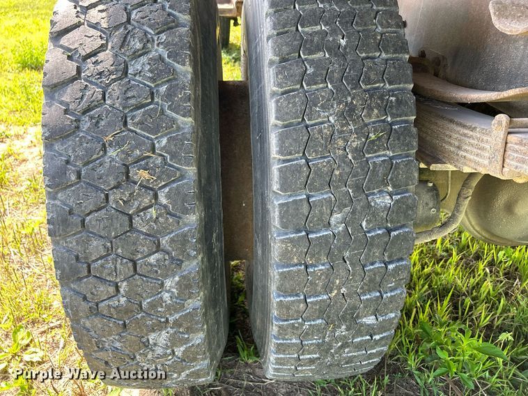 image for item DQ0867 1986 Ford L8000  dump truck