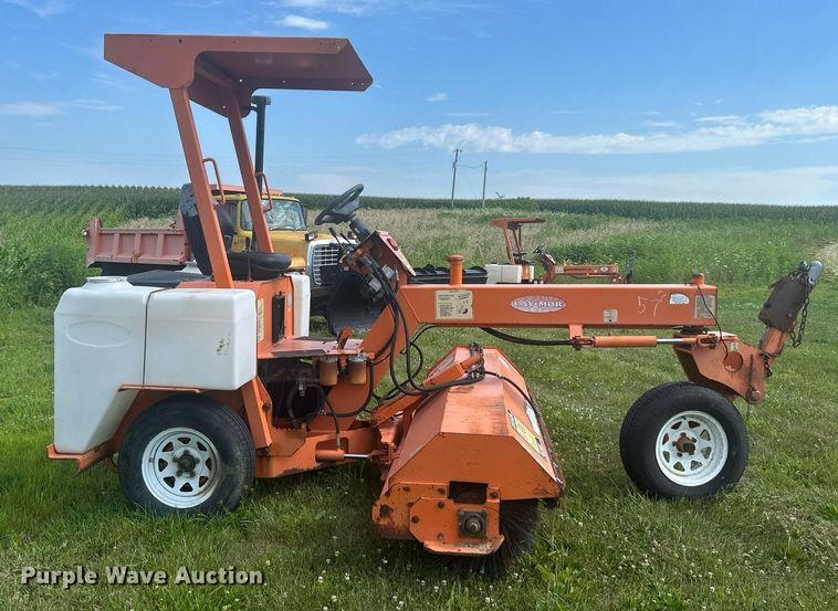 image for item DQ0868 2004 Lay Mor 8HC  broom