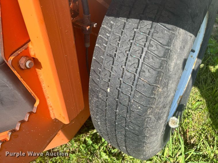 image for item DQ0868 2004 Lay Mor 8HC  broom