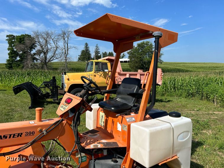 image for item DQ0869 2013 Lay Mor SweepMaster 300  broom