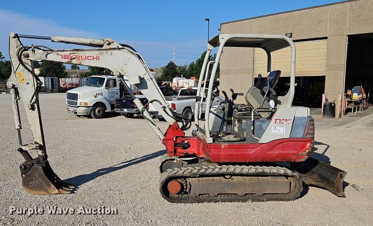 image for item DQ1799 2013 Takeuchi TB235  mini excavator