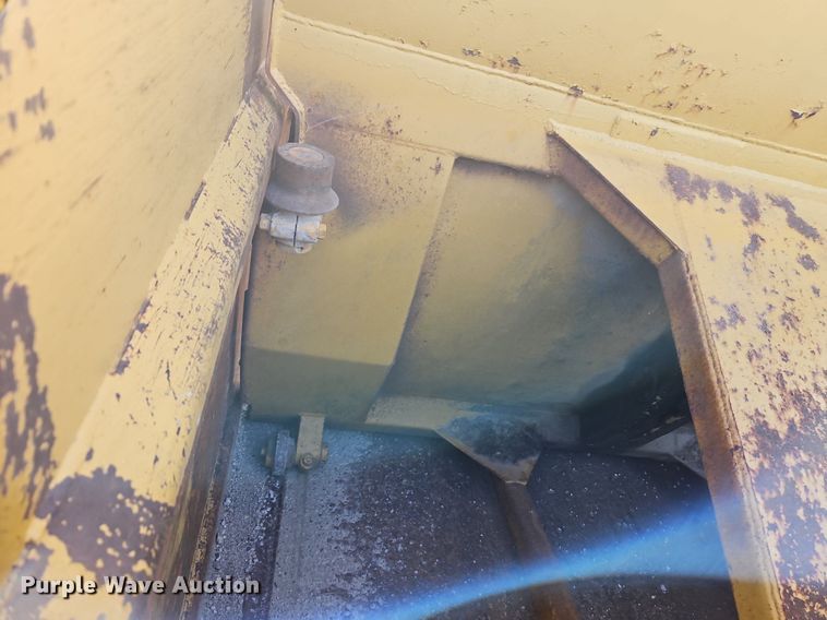 image for item DQ1804 1974 Caterpillar 613B  elevating scraper