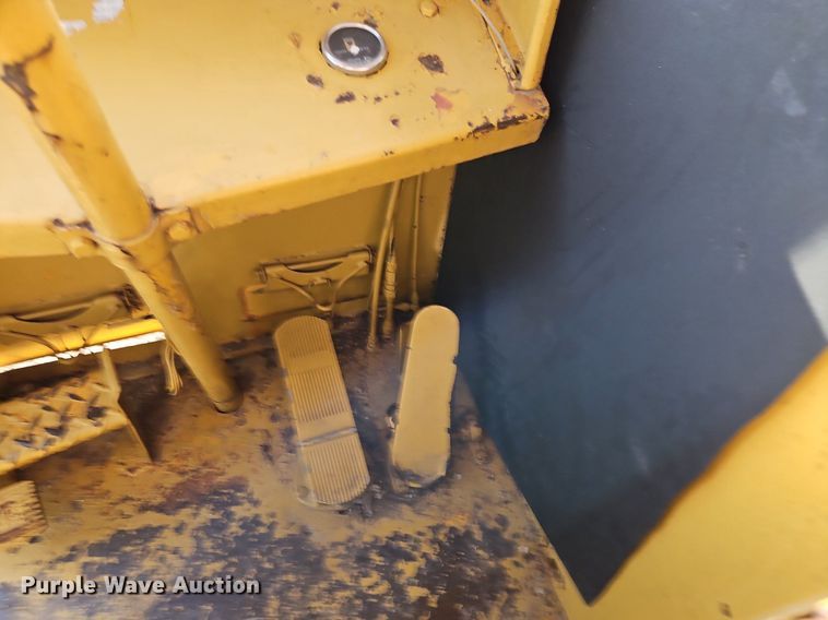 image for item DQ1804 1974 Caterpillar 613B  elevating scraper