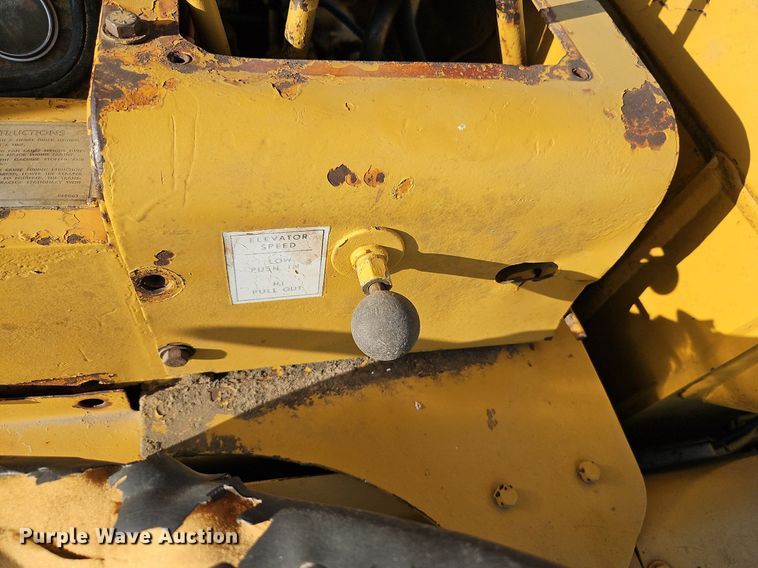 image for item DQ1804 1974 Caterpillar 613B  elevating scraper