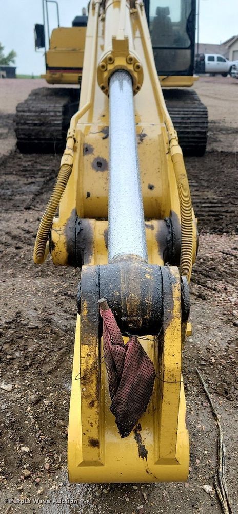 image for item DQ7475 1993 Caterpillar 325L  long reach excavator