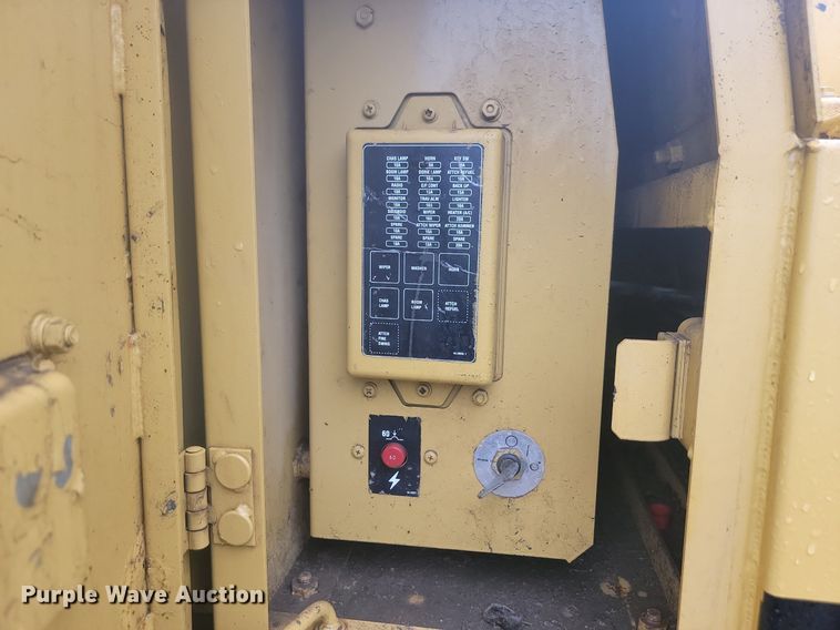 image for item DQ7475 1993 Caterpillar 325L  long reach excavator