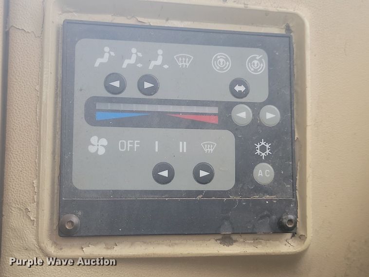 image for item DQ7475 1993 Caterpillar 325L  long reach excavator