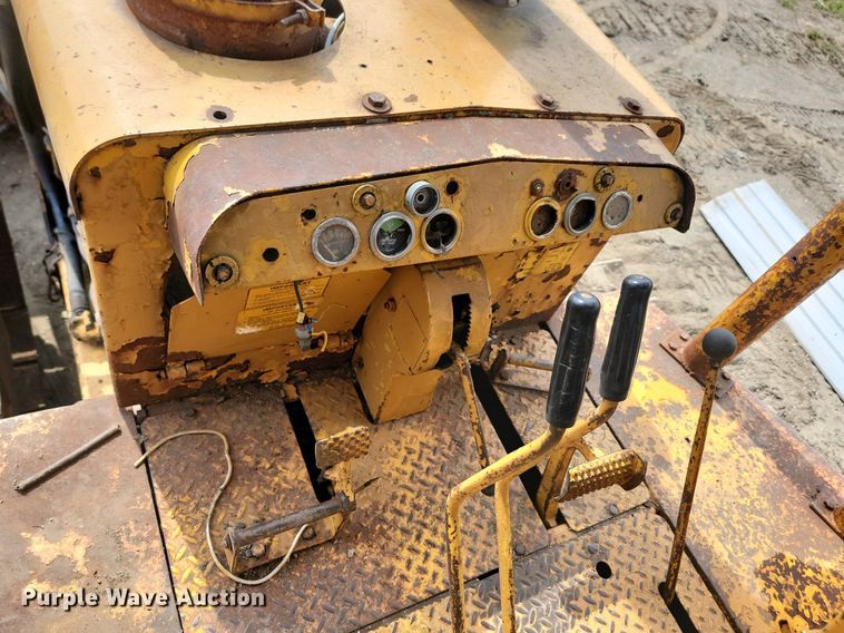 image for item DQ7477 International TD 20C PS  dozer