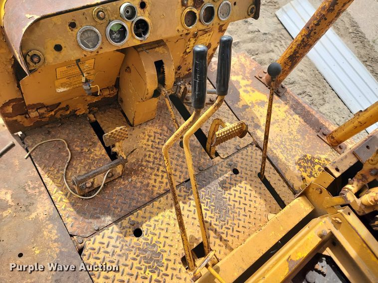 image for item DQ7477 International TD 20C PS  dozer