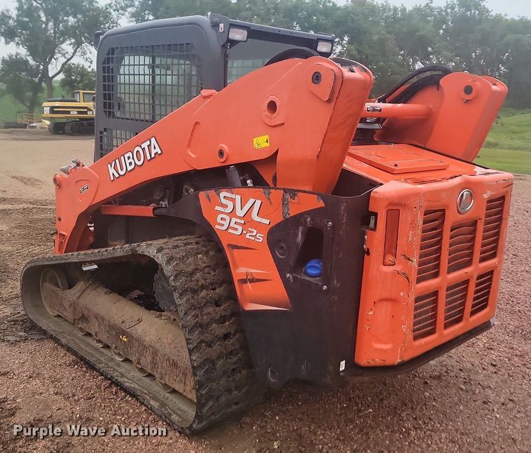 image for item DQ7479 2016 Kubota SVL95-2S  tracked skid steer loader